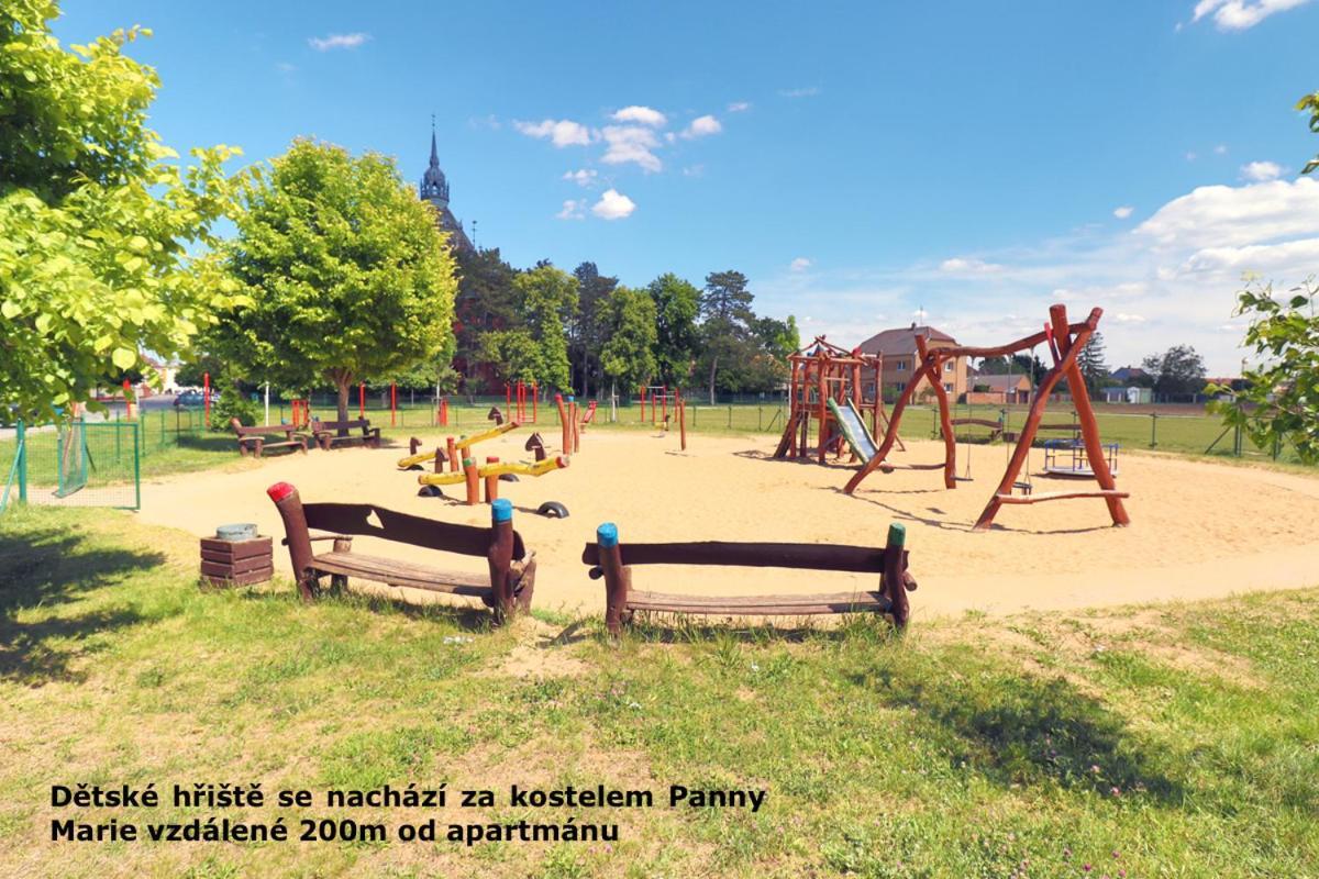 Ubytovani U Mikesa Breclav ภายนอก รูปภาพ