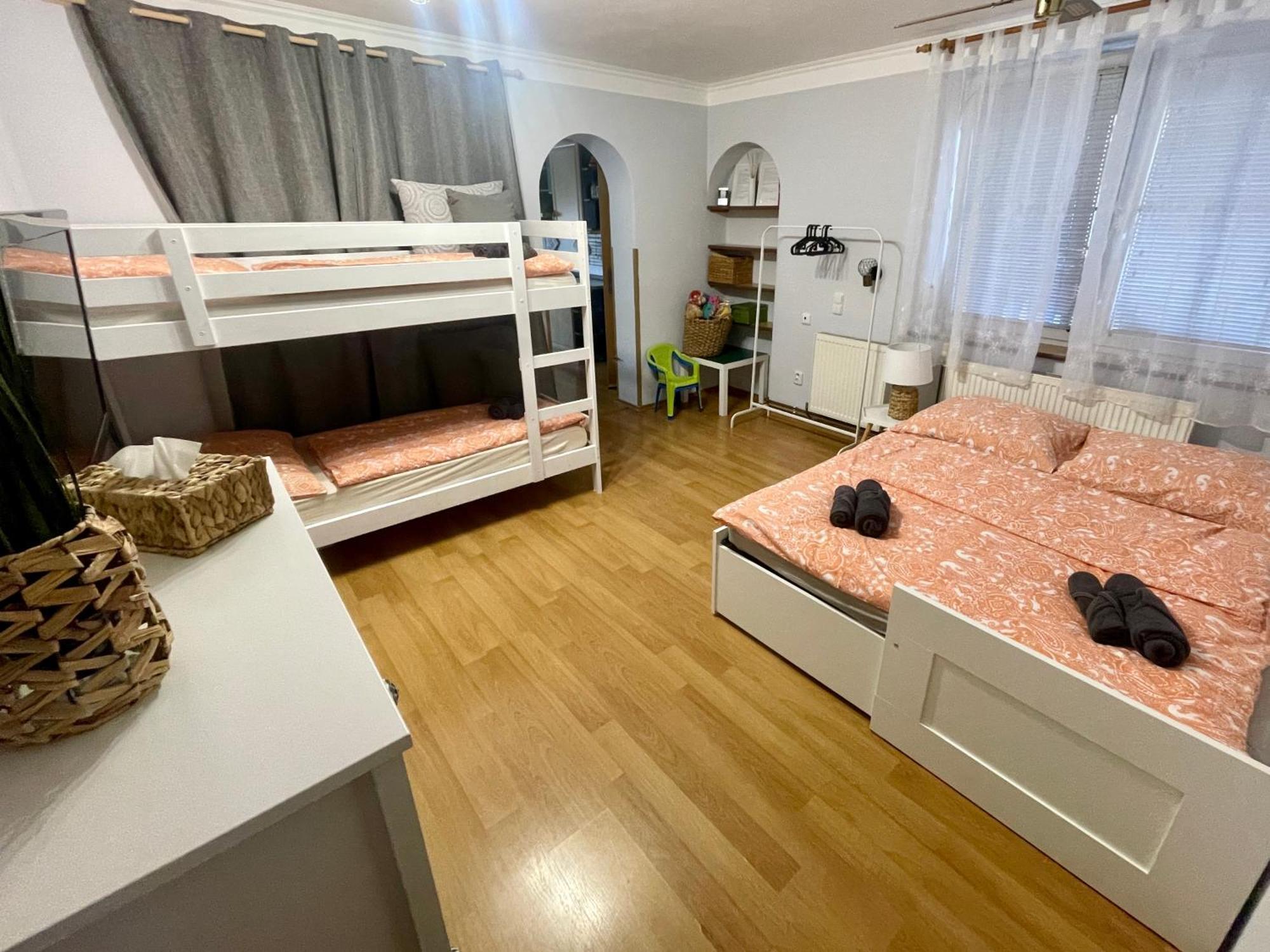Ubytovani U Mikesa Breclav ภายนอก รูปภาพ